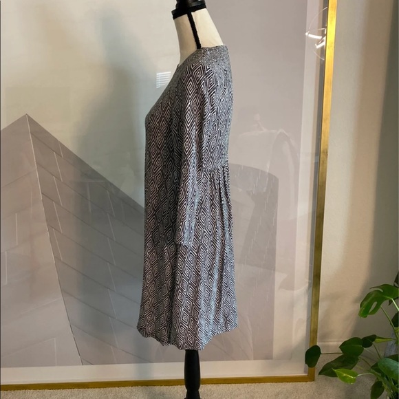 H&M geometric print dress - Picture 2 of 5